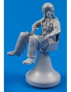 1/32 WW II Italian Fiat G-50 Sitting Pilot 2