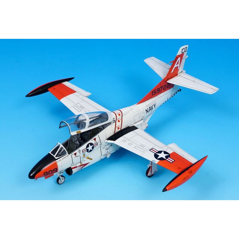1/32 T-2 Buckeye