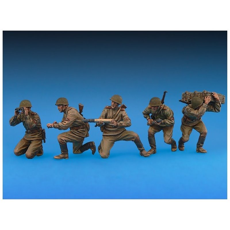 1/35 Soviet Artillery Crew 