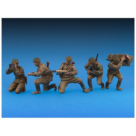 1/35 Soviet Artillery Crew 