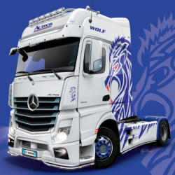 Italeri Camión expo. MB Actros MP4 Giga Space 1/24 2