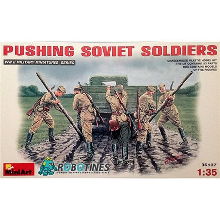 1/35 Pushing Soviet Soldiers