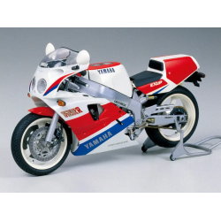 Maqueta 1/12 Yamaha FZR750R (OW01) Tamiya 14058 con carenado transparente y calcas Cartograf 2